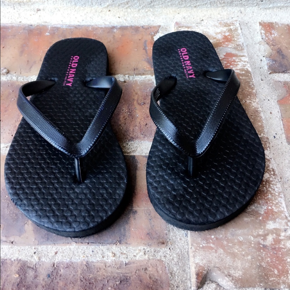 Girl 👧🏻 flip flops ☀️